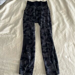 LULULEMON size small 3/4 leggings